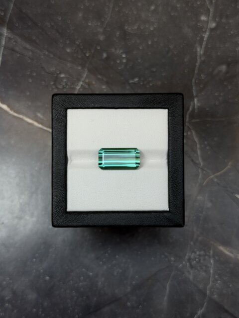 Голубовато-зеленый турмалин октагон 9.22 карат