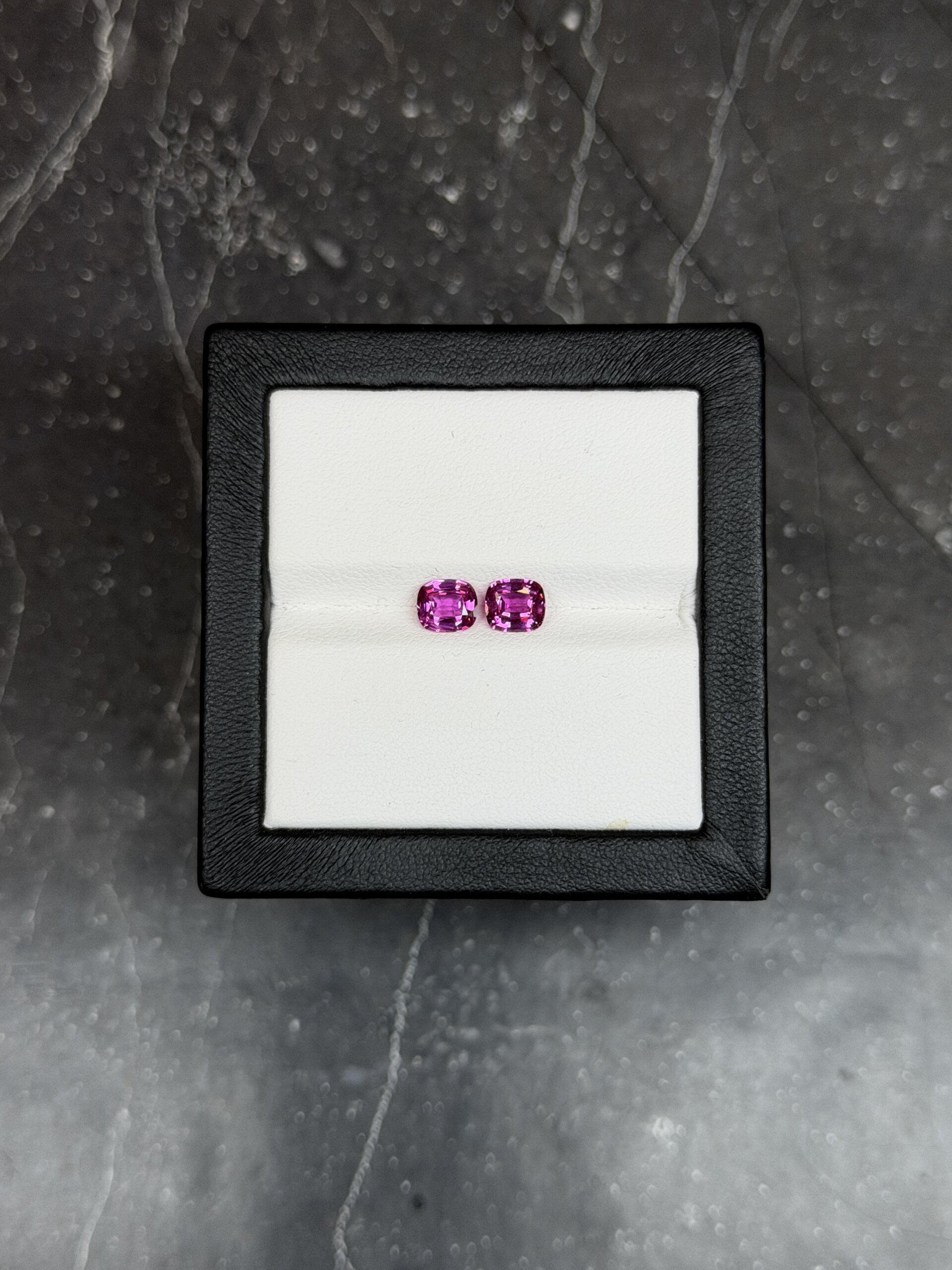 Сапфир розовый без облагораживания пара кушонов 1.94 карат