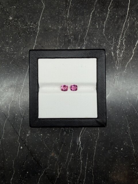 Шпинель розовая пара кушонов 1.13 карат