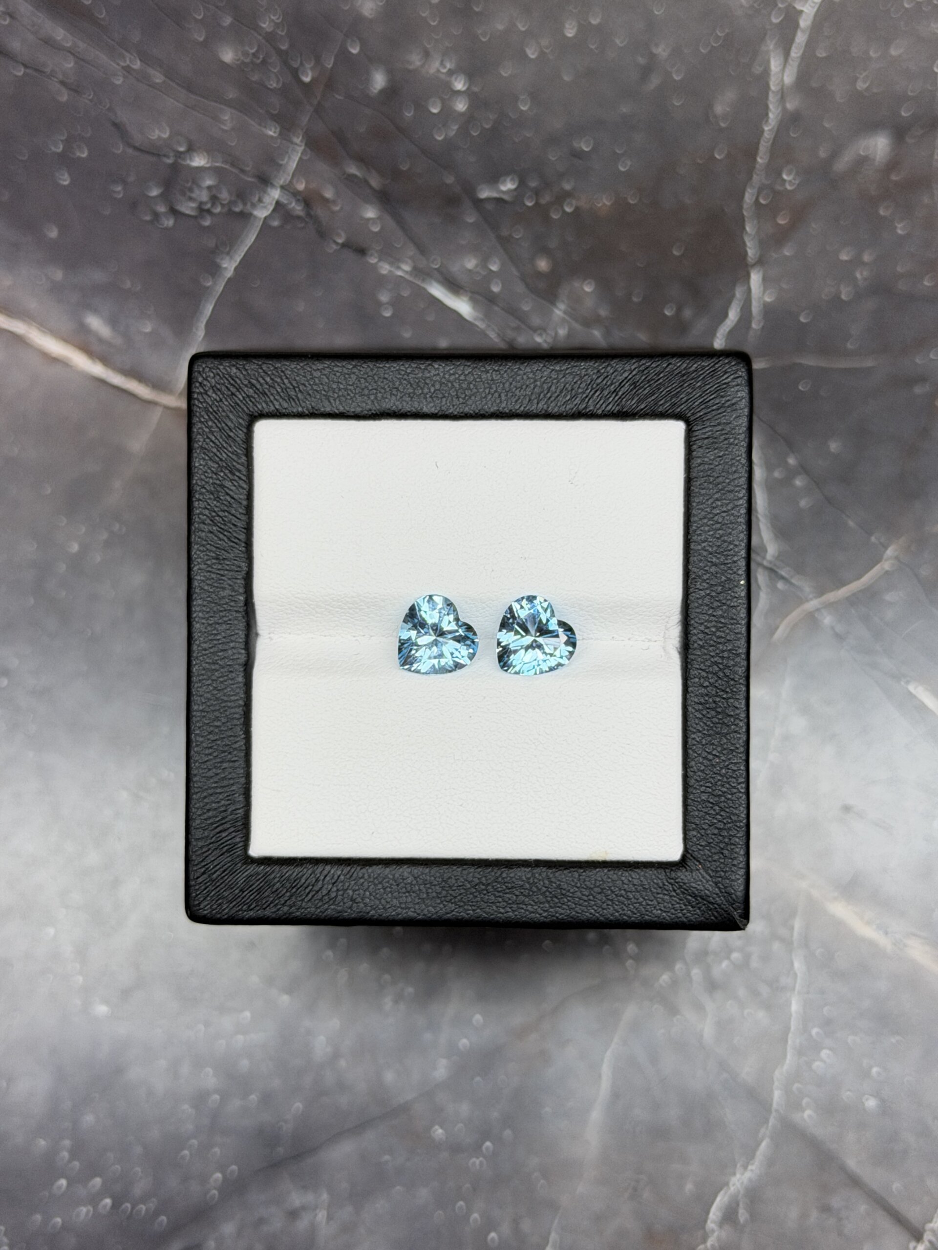 Светло-голубой топаз сердце 8х8 мм