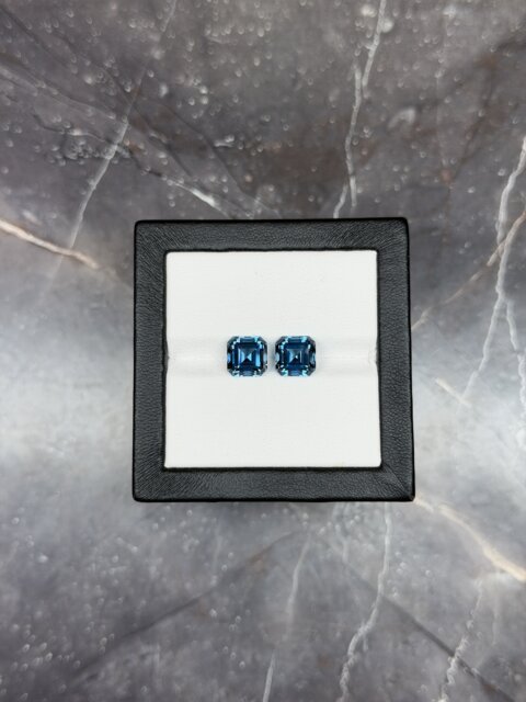 Темно-синий топаз пара октагонов 8х8 мм