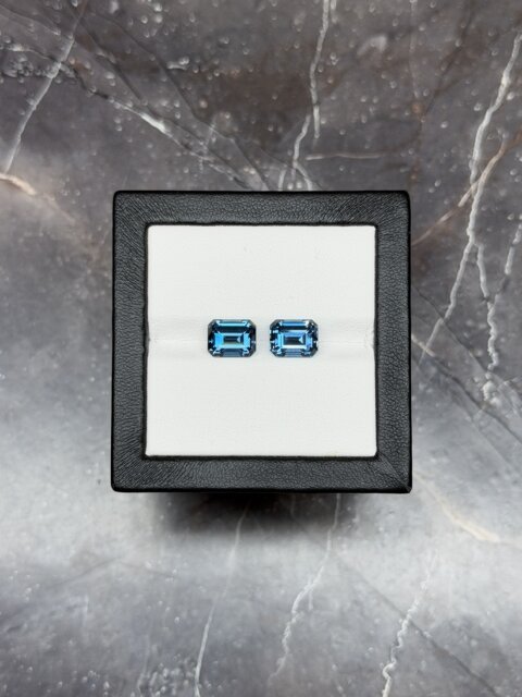 Темно-синий топаз пара октагонов 9х7 мм